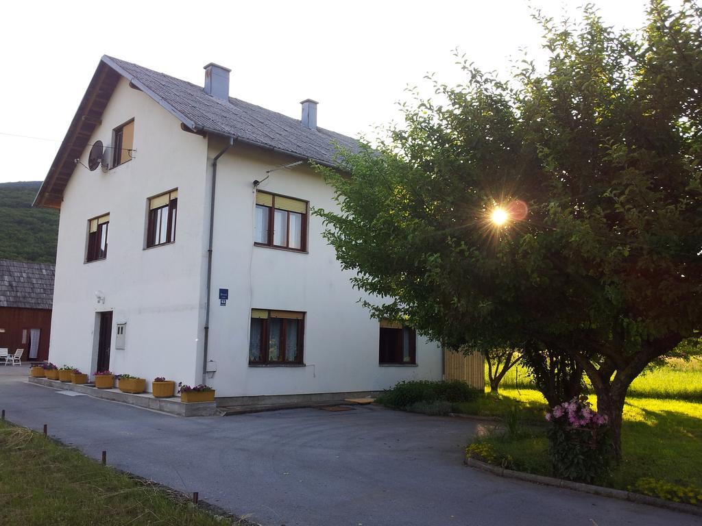 Hôtel House Petkovic à Korenica Extérieur photo